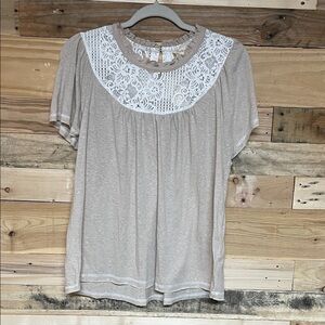 Hem & Thread size Large Short Sleeve Soft with High Neck Beige Lace Yoke Blouse
